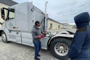 Benefits of Enrolling in a Truck Driving School